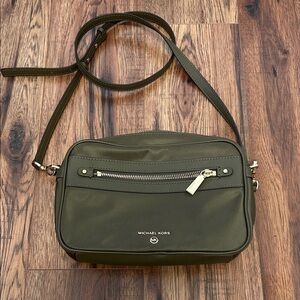 Like New Michael Kors Hunter Green Cross Body/Shoulder Bag